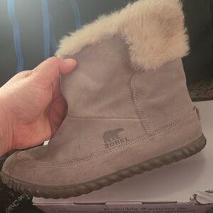 Sorel Gray Fur-Lined Boots Size 8 Great Shape